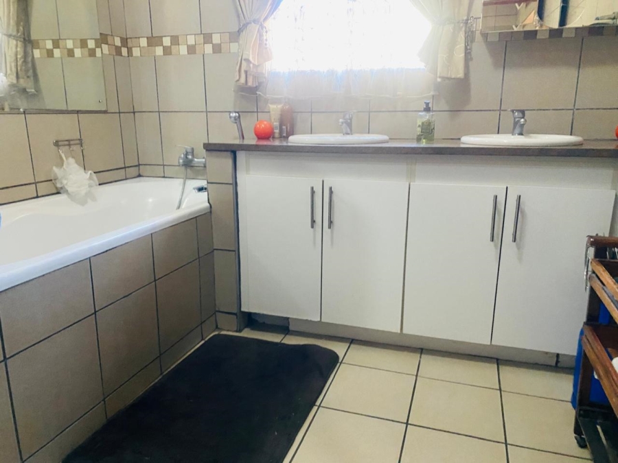 4 Bedroom Property for Sale in Sasolburg Ext 11 Free State